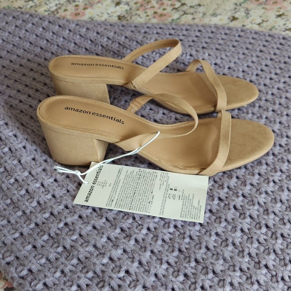 Amazon Essentials Women's Tan Sandals